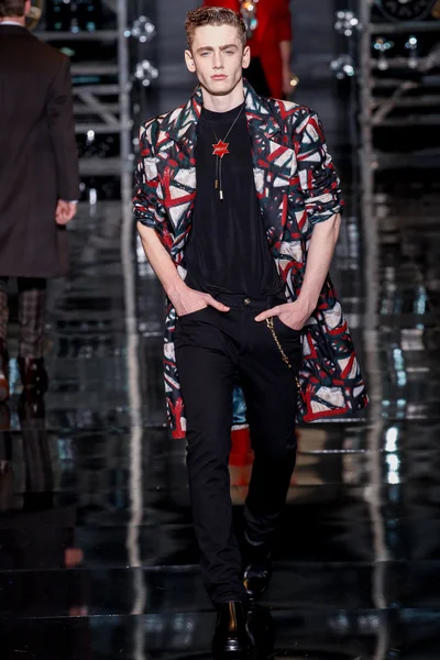 Look 10